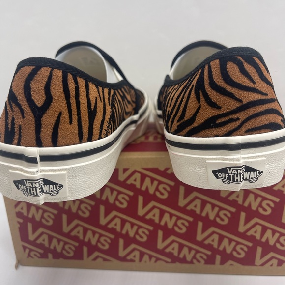 Vans Women’s Slip-On Sf
(Animal Stripes) Black/Marshmallow Sneakers 
VN0A5HYQ9ZY - Picture 15 of 16